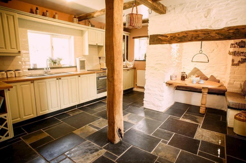 Charming Welsh Cottage Johnston Exterior foto